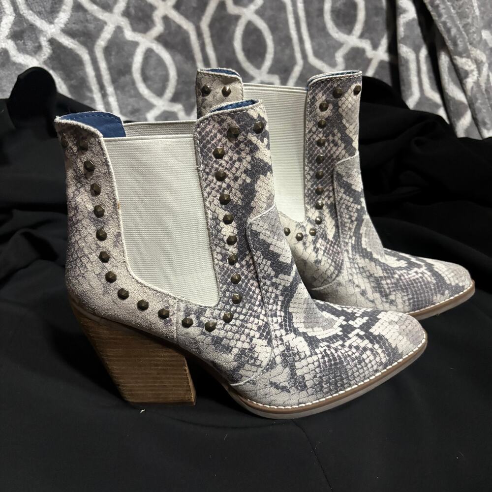 Dingo DL118 Natural Snakeskin Leather Studded Ankle Boots Women’s 9.5